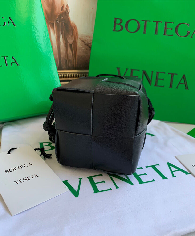 Bottega Veneta Cassette Leather Cross Body Bucket Bag Black